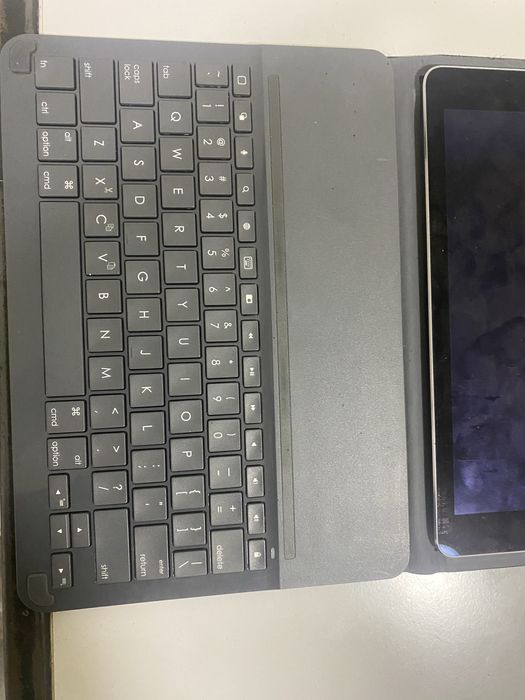 Tableta apple cu husa si tastatura