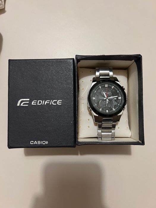 Продавам часовник Casio Edifice EQW A1200