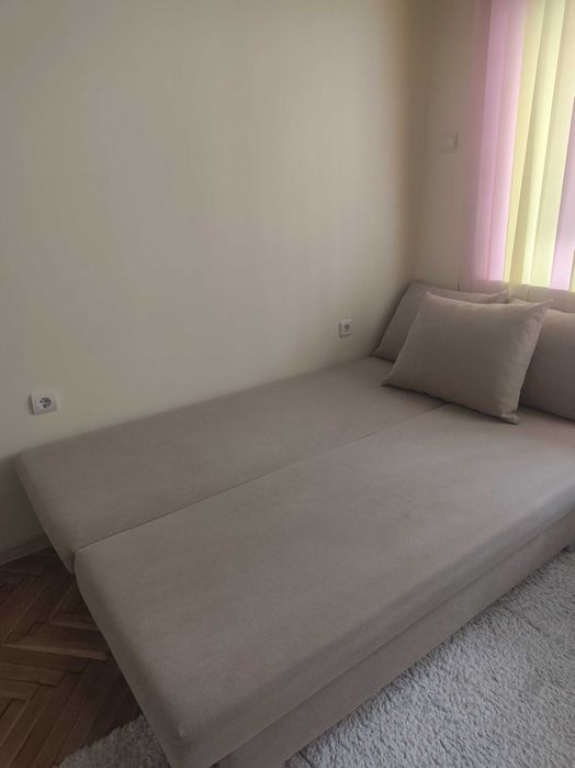 Много запазен Диван