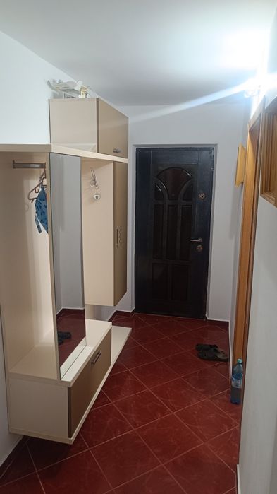 Închiriez apartament 2 camere   300 euro fix