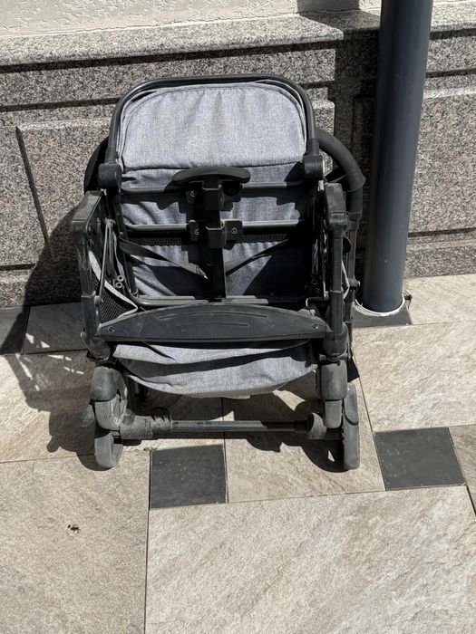 Коляска синик жойида туролмайди