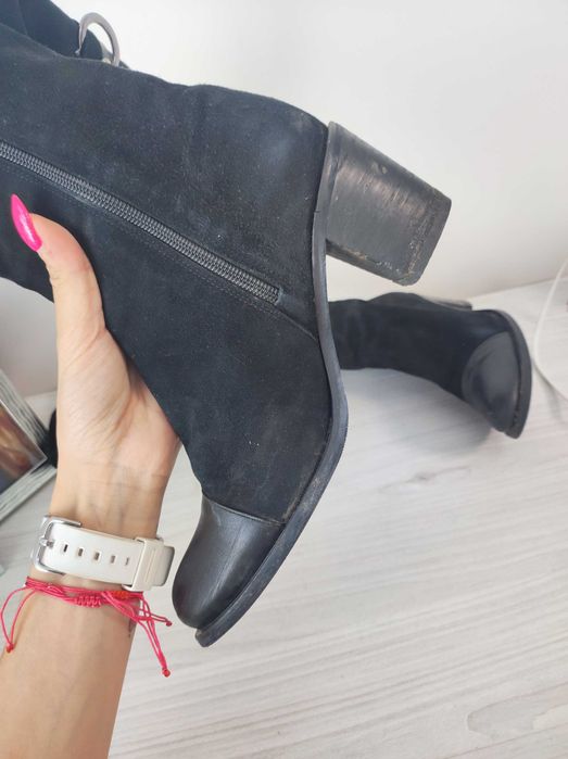 Черни велурени ботуши