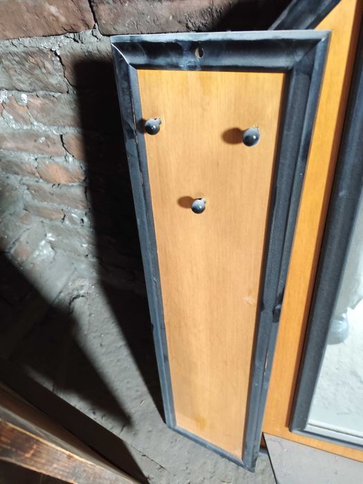 Огледало и закачалка