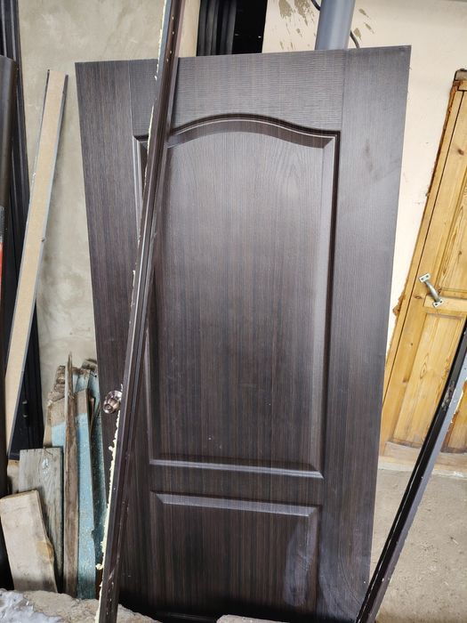 Деревянный дверь