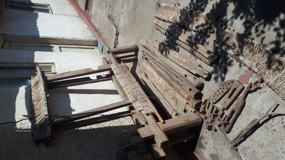 Razboi de tesut lucrat manual