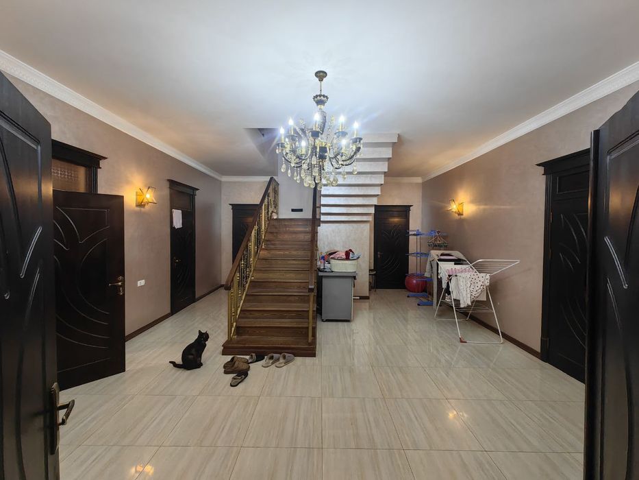 Участок 6 соток 7 комнат евро.Сергели метро 3 бекат