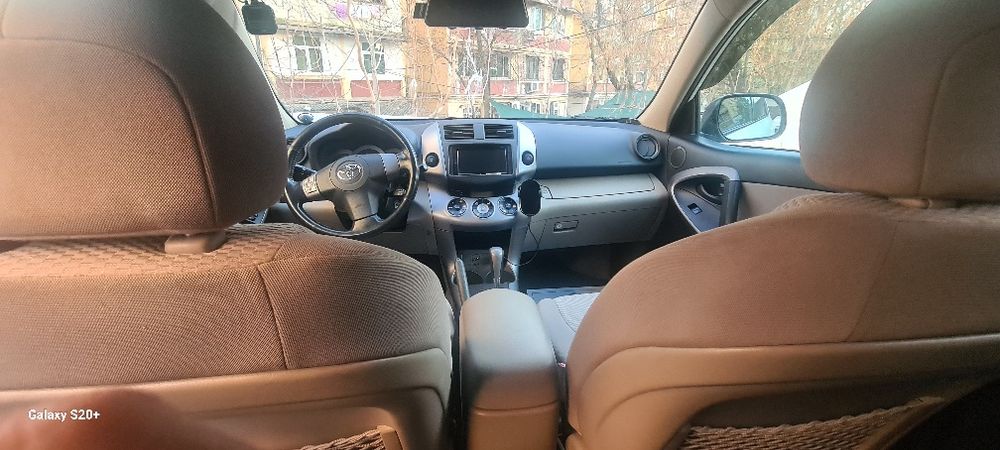 Продаётся автомобиль Тойота РАВ 4