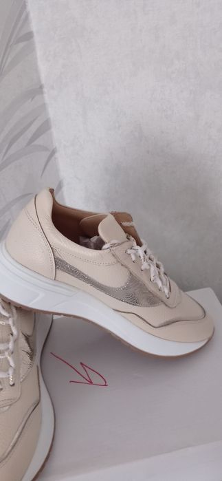 Обувь женская кроссовки