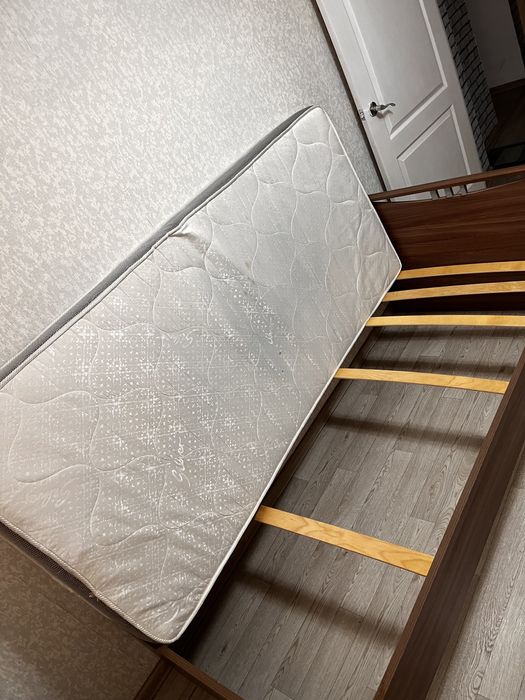 Кровати с матрасом