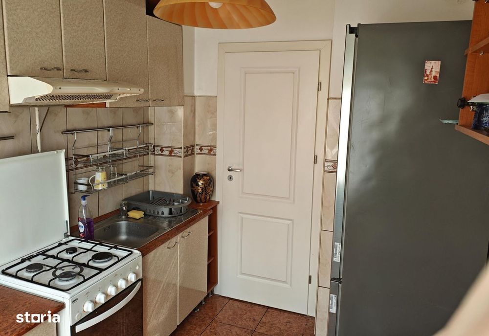 închiriez ap 2 camere Podgoria et 2