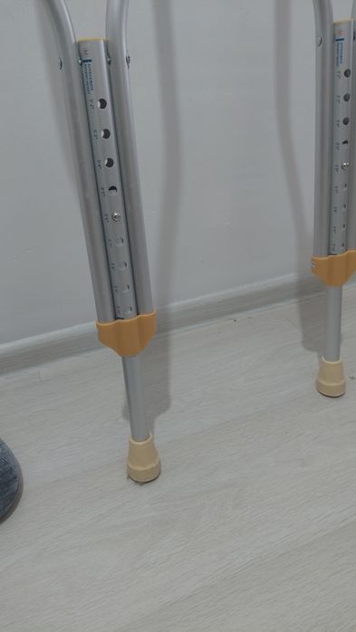 Балдақ сатылады. Костыли