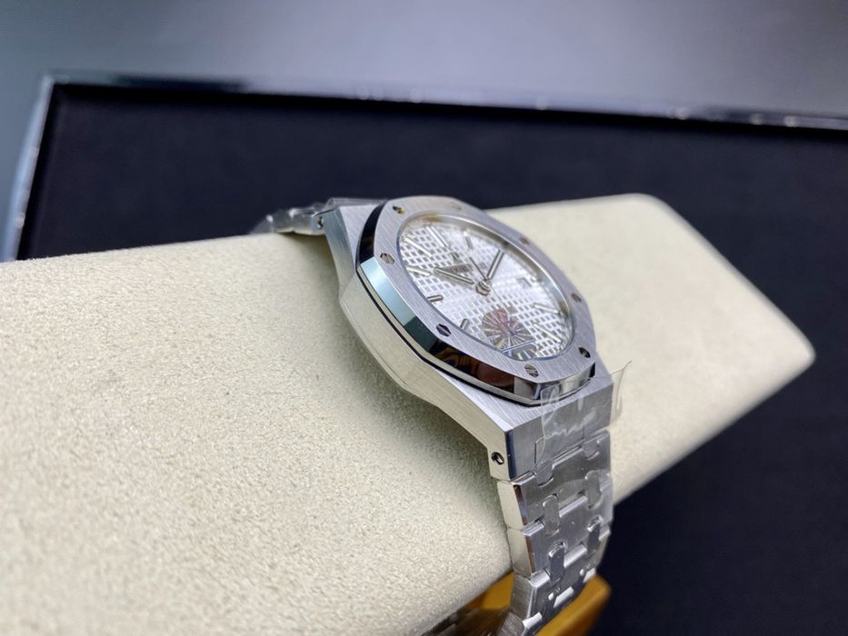 Audemars Piguet Royal Oak Automatic – Silver Dial-Full Box