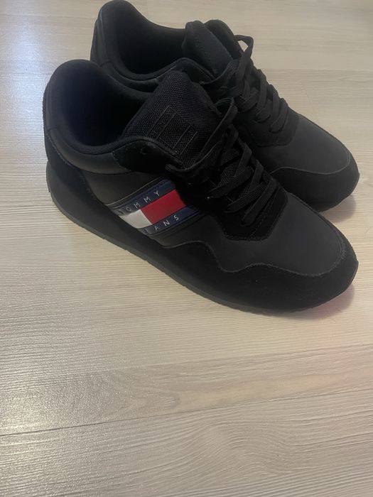 Adidasi Tommy si Calvin Klein