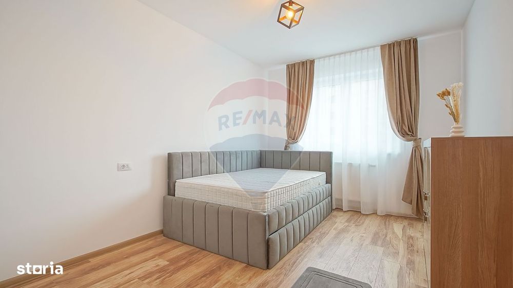 Apartament cu 3 camere, prima închiriere, în zona Tractorul