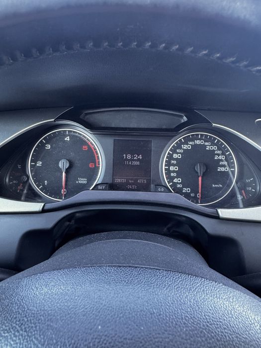 Audi A4 B8 2.0TDI 143cp