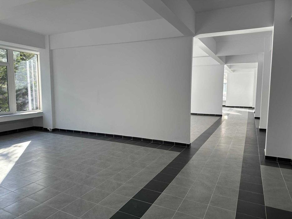 Inchiriez  spatiu comercial Prundu