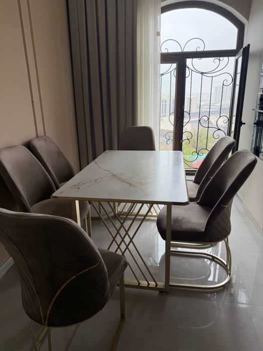 Продается стол со стульями новый