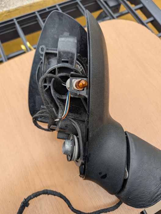 Дясно огледало на Фиеста