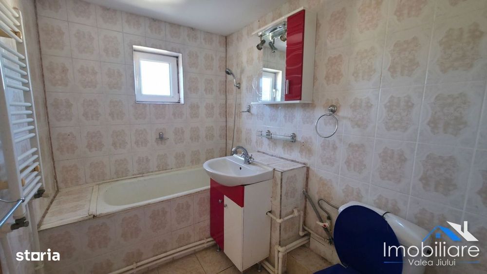 Apartament 3 camere de vânzare – Cocosvar, Vulcan