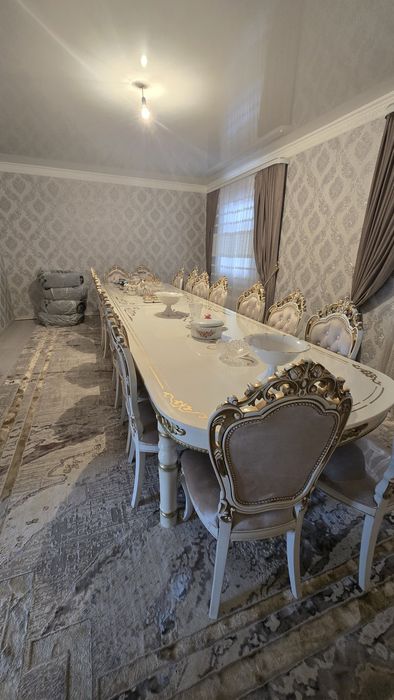 Стол со стульями