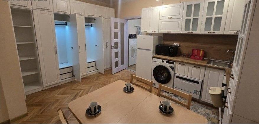 Дава се под наем Двустаен апартамент в София, Център - 55 кв.м за 698.19 € - Снимка #3
