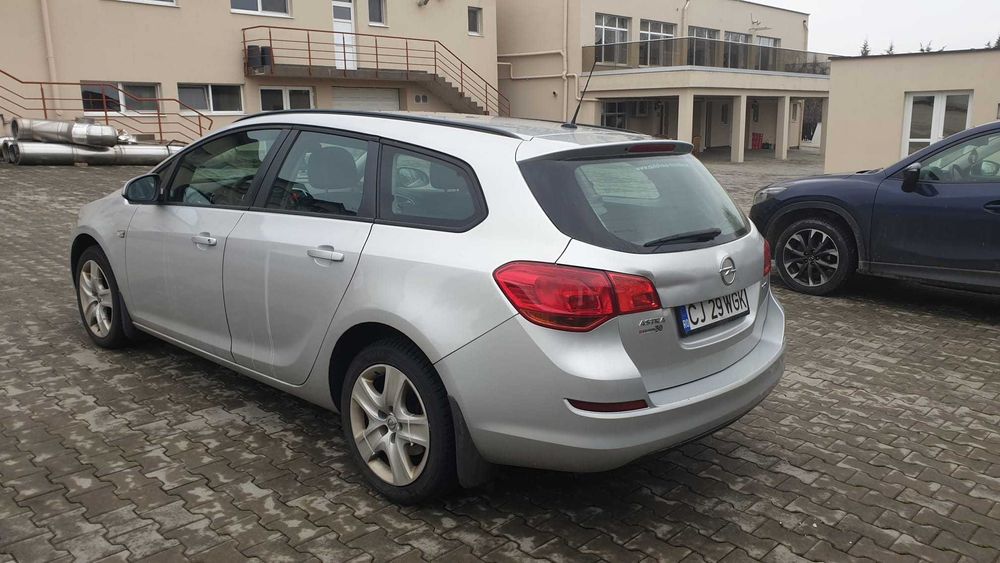 Van Opel Astra J 2012