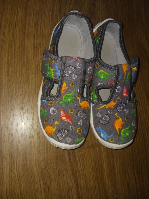 Продавам  запазени  Детски Обувки  на ниски цени