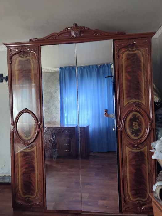 Продаю спальный гарнитур