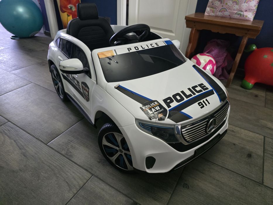 Vând masinuță mercedes EQ