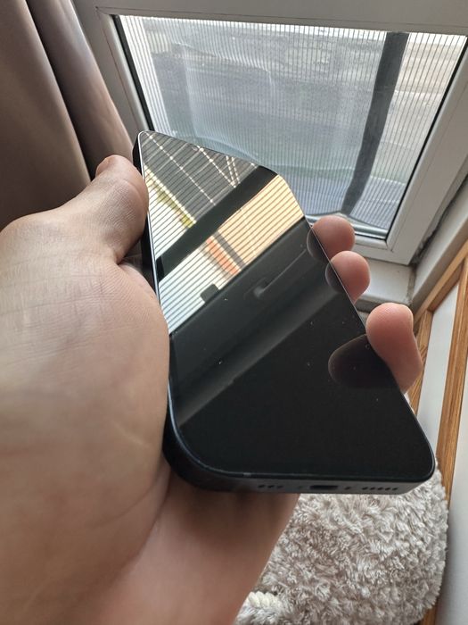 Продавам iPhone 13 128 GB Midnight