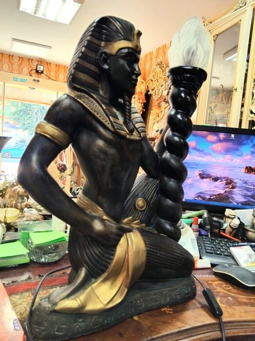 Красива лампа Фараон!