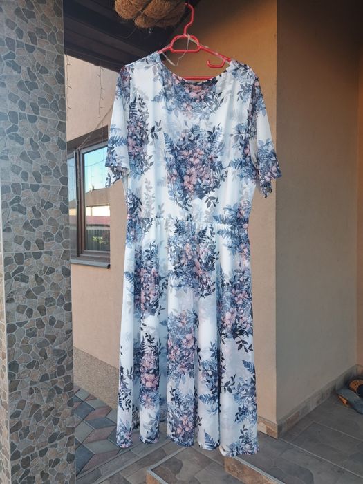Vand rochie marime mare 52