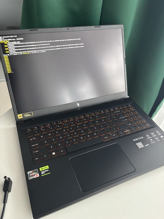 Laptop gaming NOU Acer Nitro V15 AI