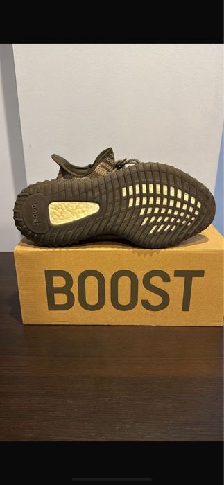 Adidas  Yeezy 350 carbon  beluga