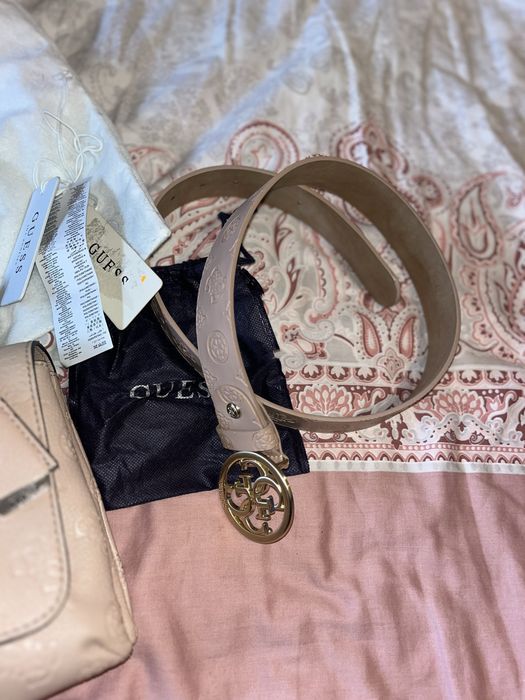 Guess чанта и колан в розов бежов цвят michael kors furla moschino