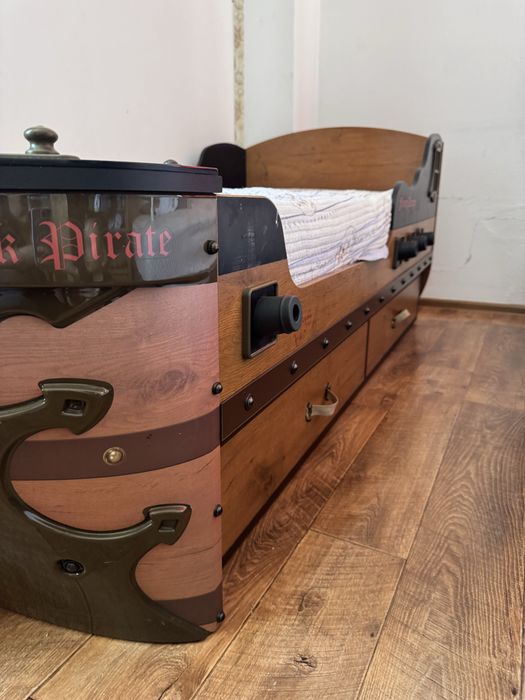 Кровать подростковая