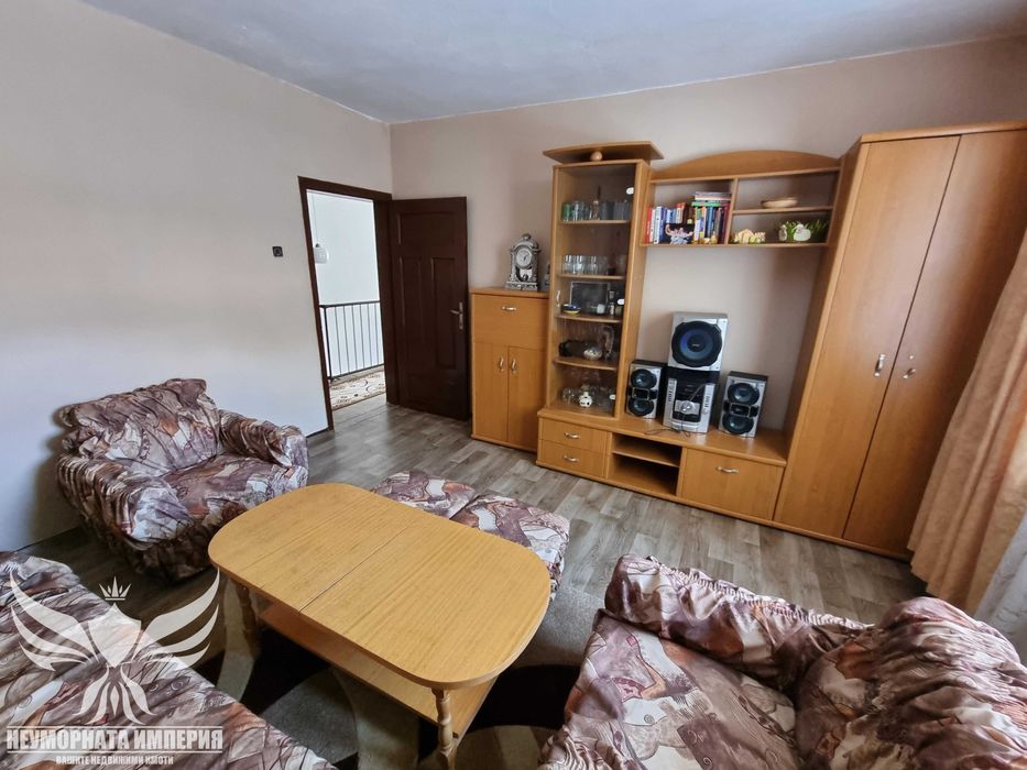 Продавам къща 225РЗП с 266 кв.м. двор в с.Забърдо обл.Смолян