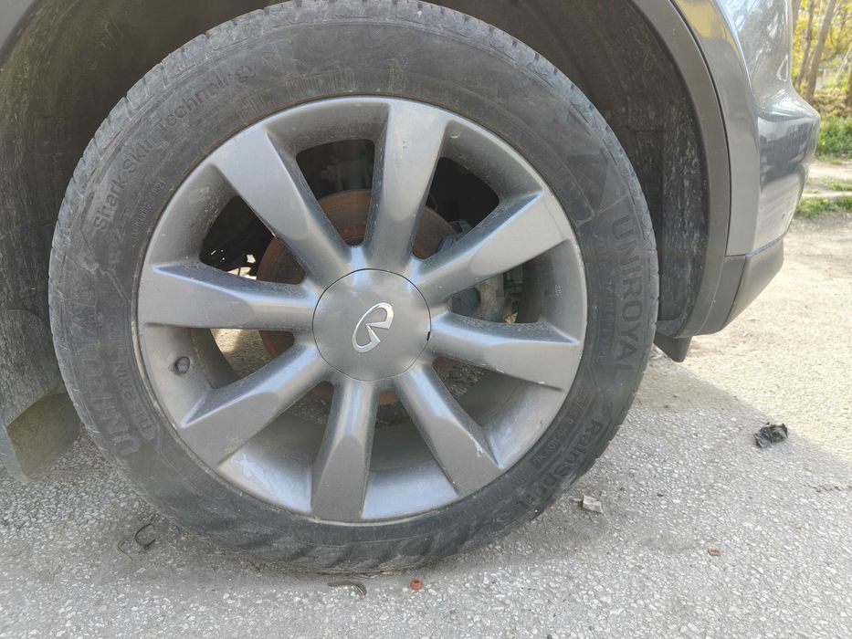 Продавам infiniti
