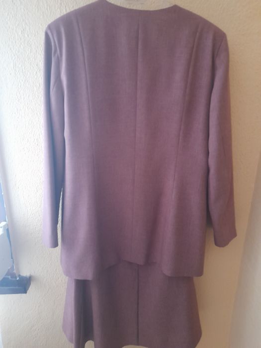 Елегантен дамски костюм