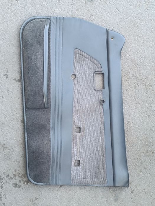 Обшивка двери Mazda 323 BF