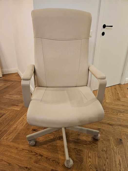 Vând scaun Ikea Millberget bej