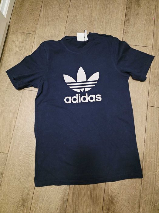 Tricou Adidas mărimea S stare foarte bună culoare bleumarin