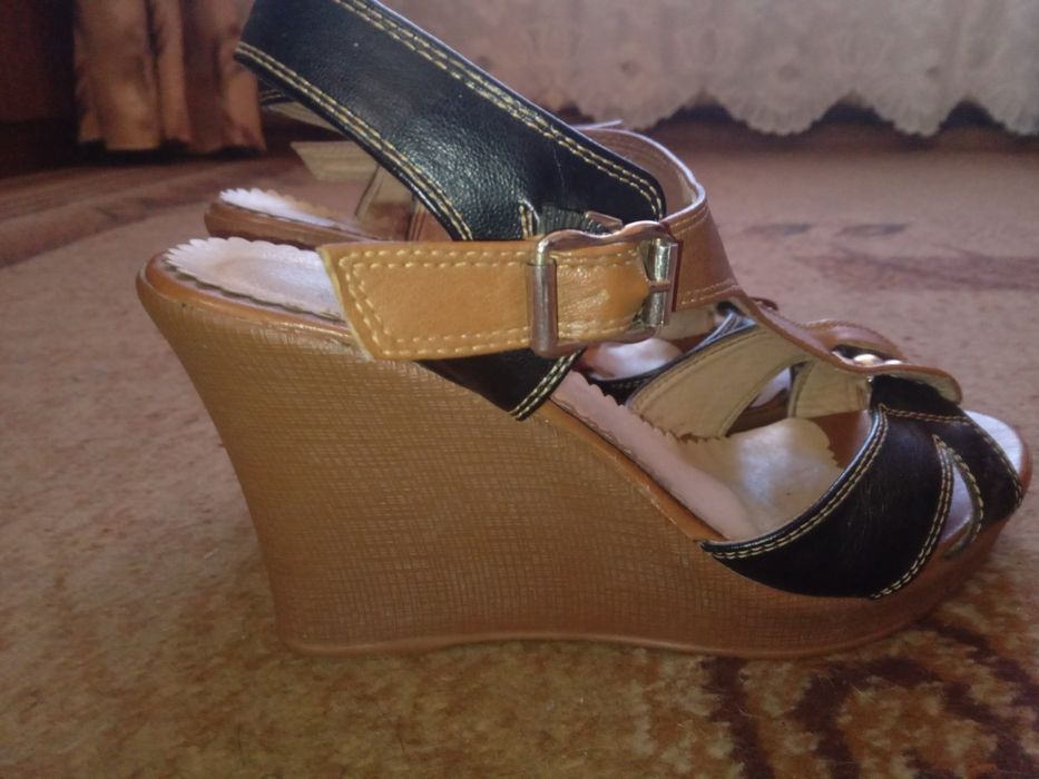 Продам босоножки