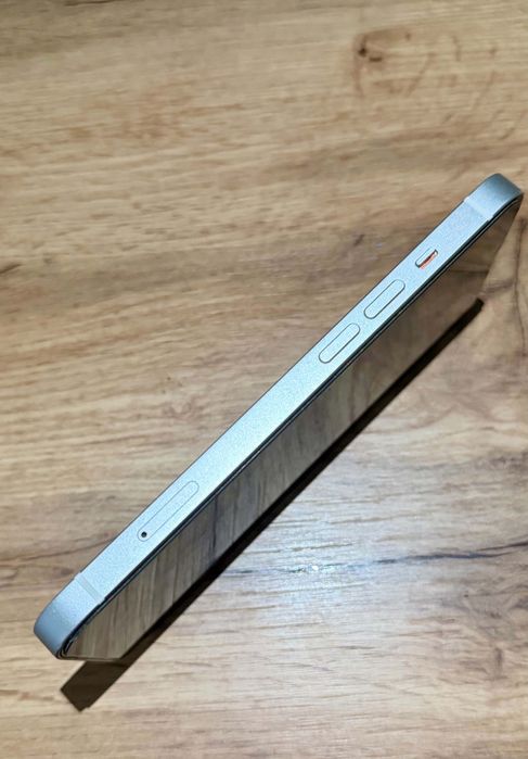 iPhone 13 Бял 128 GB - Отлично техническо състояние