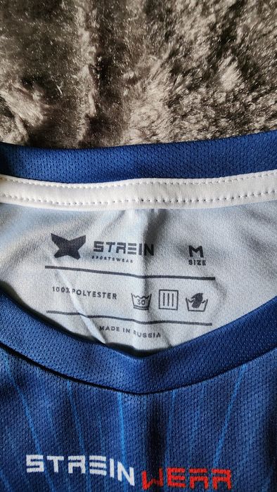 Спортивная футболка для тренировок и фитнеса в зале