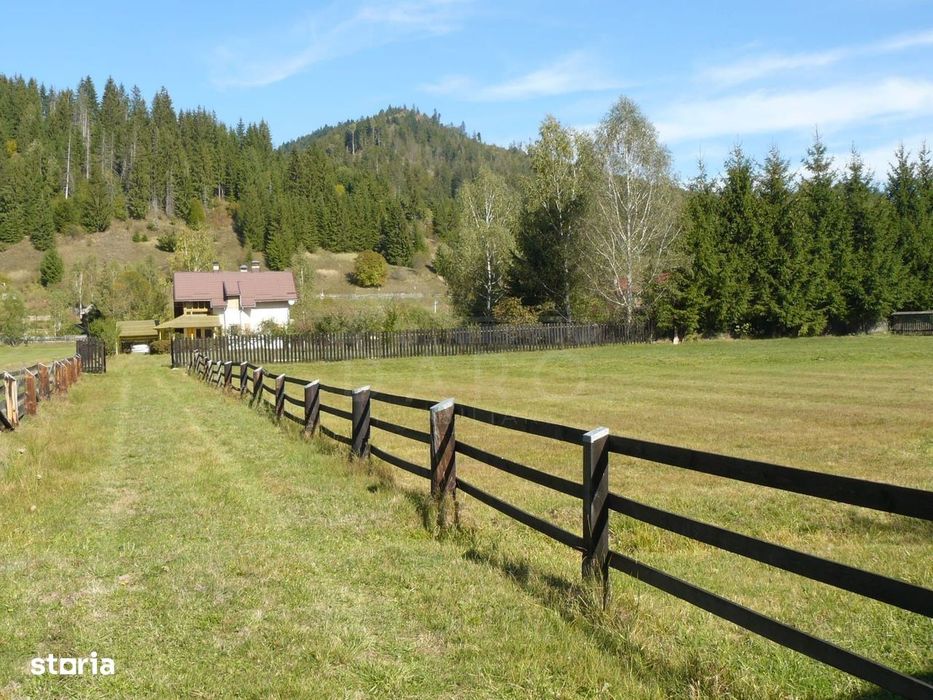 Casă cu etaj , de cărămidă, pe teren de  1680 M2, intabulat și  c