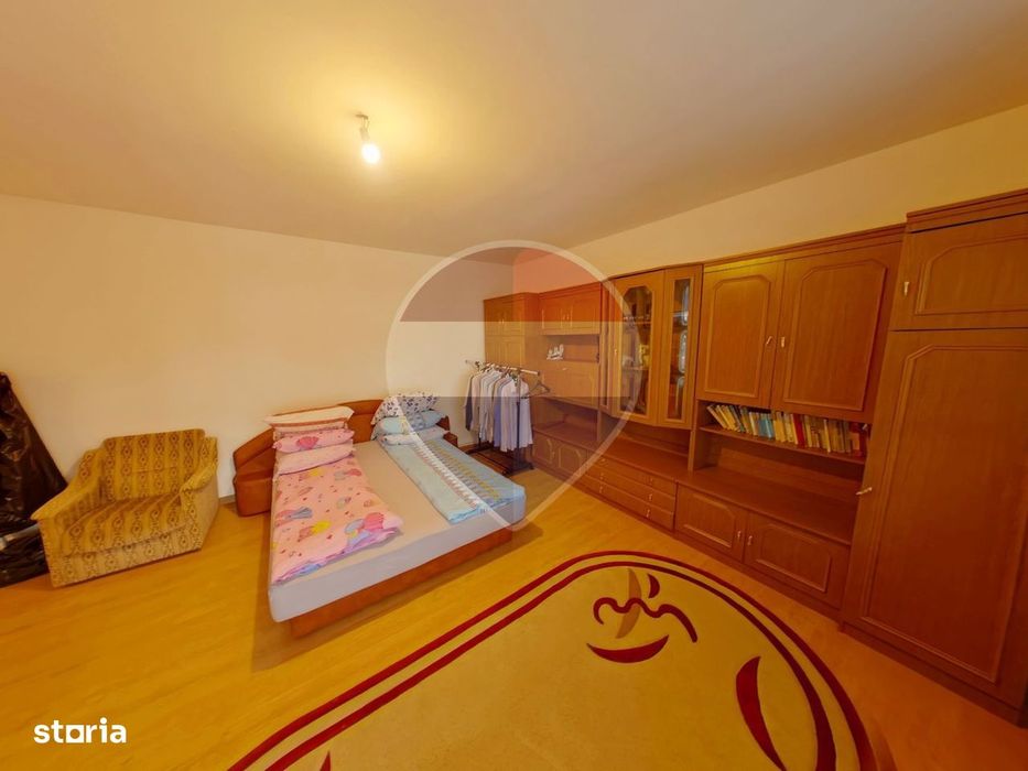 Casă / Vilă cu 8 camere de închiriat