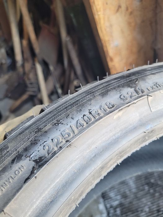 Два баллона резины 225.40.R18