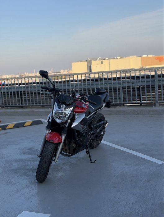 YAMAHA XJ6.