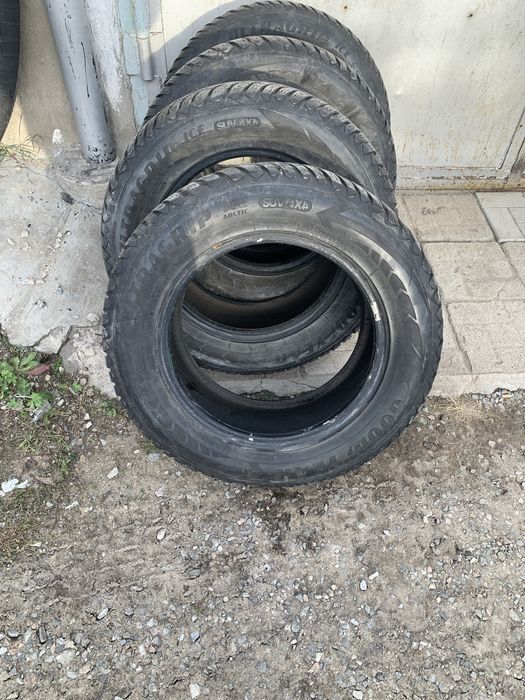 Продам зимнию резину.